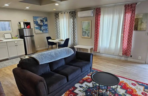Colorado Springs Cottage | Westside retreat conveniently located