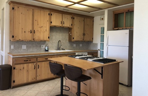 Palmdale House | Westside V.I.P. Country Living Close to Mall - Downtown Big Yard Sparkling Clean