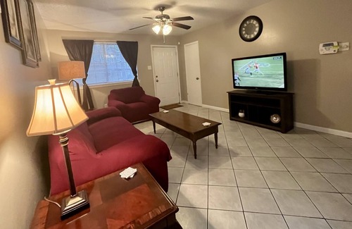 Waggaman House | Westwego Home-Business/Healthcare Workers Welcome!