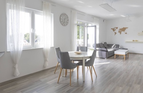 Surheide Apartment | Westwind - 90m² holiday apartment with south-facing balcony