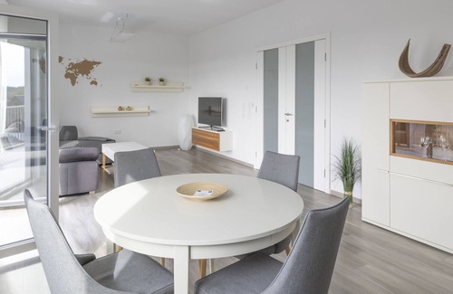 Surheide Apartment | Westwind - 90m² holiday apartment with south-facing balcony