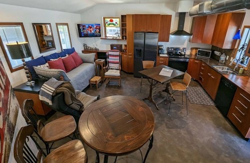 Berry Hill Apartment | WestWood Shed Balcony-Berry Hill of 8th by Geodis