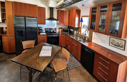 Berry Hill Apartment | WestWood Shed Balcony-Berry Hill of 8th by Geodis