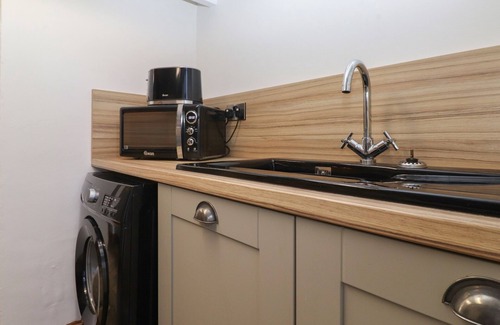 Hawes Cottage | WETHER FELL VIEW, romantic, character holiday cottage in Hawes