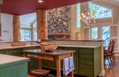 Weyyakin Ranch House | Weyyakin Home - Amazing Home for 13 Just Minutes From Downtown