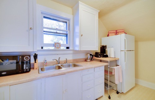 Central - Terry Apartment | WFH-Friendly Billings Apt ~ 1 Mi to Downtown!