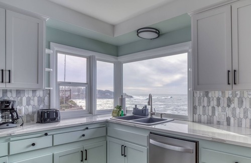 Depoe Bay House | Whales and Outstanding Rocky Surf Views from this Depoe Bay Oceanfront Perch!