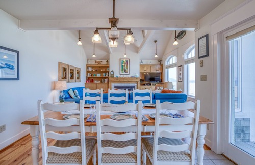 Kiwanda Shores House | Whales Tail Cottage-Meredith Lodging, Oceanfront, Haystack Rock, Beach, Dining