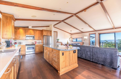 Dillon Beach House | WhaleWatch~Scenic Coastal Retreat Perfect for Families, WiFi/HotTub/GmRm/Pup