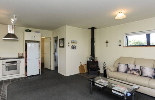 Waimarama Cottage | Whamoori - Waimarama Beach Bach