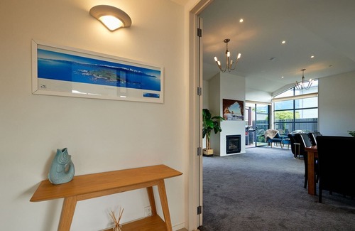 Kaikoura House | Whanau Retreat - A modern, warm family home located in a peaceful loaction.