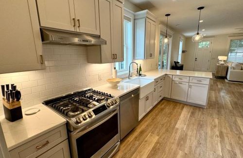Olde Town House | Wharf Street Coastal Escape - 3BR Old Town Luxury