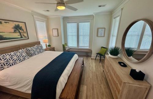 Olde Town House | Wharf Street Coastal Escape - 3BR Old Town Luxury