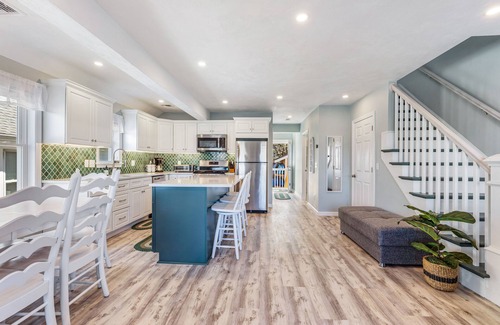 East Wareham House | What a deal! Pets ok, Onset Waterfront, Pet Friendly, Unit B