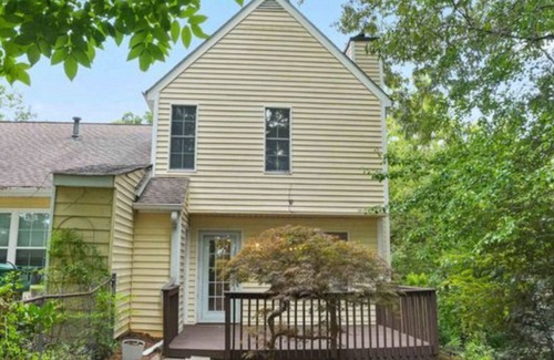Smyrna House | What a lovely and peaceful townhome in the charming city of Smyrna, Georgia!