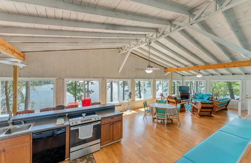 Crane Hill House | What-A-View: 4 BR, 1 BA in Crane Hill, Sleeps 10