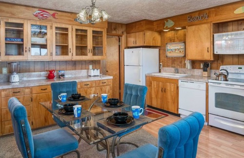 Lincoln City Apartment | Wheelhouse-Oceanfront, balcony, kitchen, fireplace