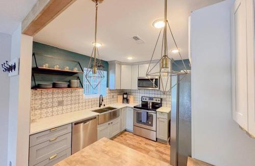 Lake Ozark House | Wheelhouse Wonderland Lakefront Luxury Condo