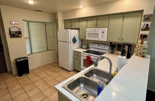 Oak Creek Condo | When you stay at our oasis you're staying with friends