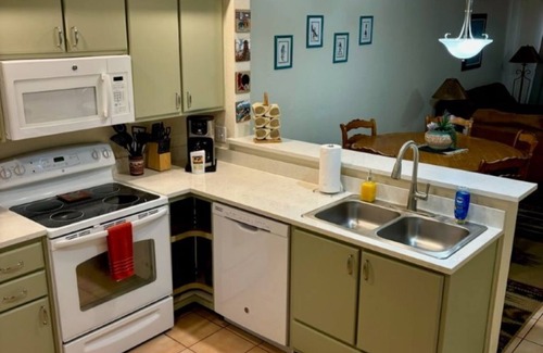 Oak Creek Condo | When you stay at our oasis you're staying with friends