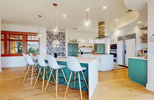 Clinton House | Whidbey Island Estate - Puget Sound views - Peloton, game room, & home office