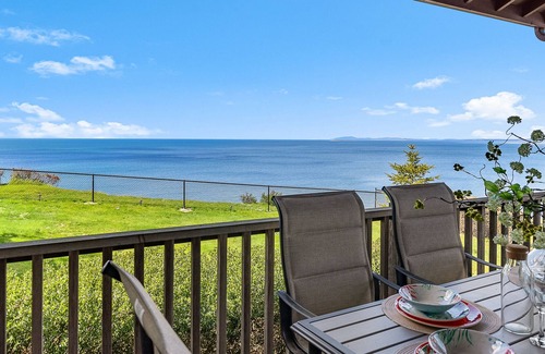 Adelma Beach House | Whidbey Island Gem - Ocean Front Retreats with AC