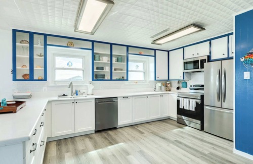 Surfside Beach House | WhimSea Bay – Where the Beach Vibes are High & the Stress is Low!