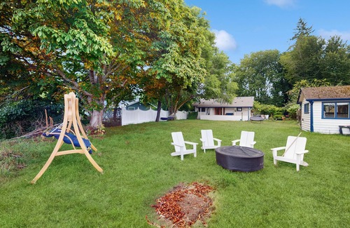 Langley House | Whimsical 1940s waterview gem with sweeping sea views, wildlife, & near town