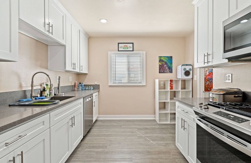 Westmont House | Whimsical Family Stay 10 Min Walk to PV Hospital