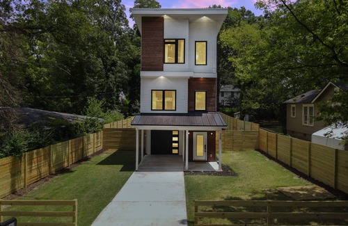 Atlanta House | Whimsical Retreat with Pickleball Court, Basketball & Golf