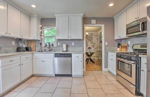 Southwestern Sacramento House | Whimsical Sacramento Home w/Garden & Patio!