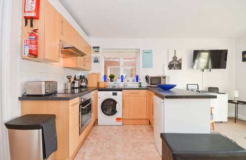 Ryde Apartment | Whippinmgham, Creek Gardens, Wootton