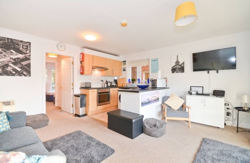 Ryde Apartment | Whippinmgham, Creek Gardens, Wootton