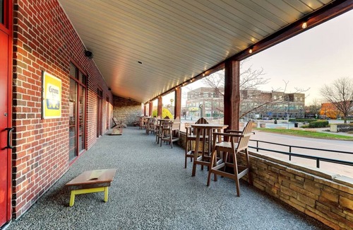 Moline Hotel | Whirlpool, Fireplace, Theme Suite, Stoney Creek Quad Cities, Pool