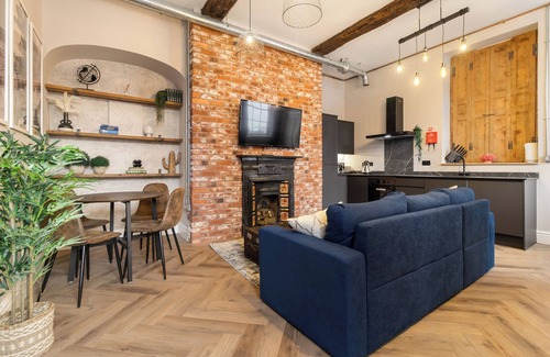 Worcester Apartment | WhiskAwayStays Shaw Mews Apartment 3