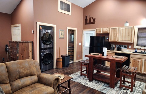 Lake Lure Cabin | Whiskey Bent Stillhouse - Lake Lure cabin - 1/4 mile to Lake Lure Ingles