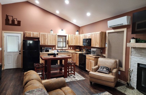 Lake Lure Cabin | Whiskey Bent Stillhouse - Lake Lure cabin - 1/4 mile to Lake Lure Ingles