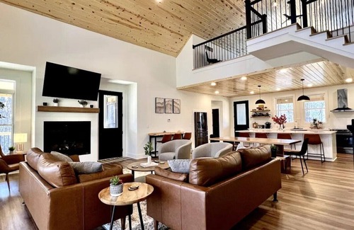 Logan House | Whiskey Ridge Cabins- Hocking Hills Luxury Cabin