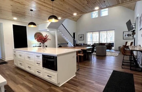 Logan House | Whiskey Ridge Cabins- Hocking Hills Luxury Cabin