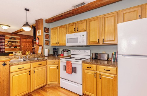 Bryson City Cabin | Whiskey Run Cabin: Hot Tub, Spectacular Mountain Views, Private, Easy Access