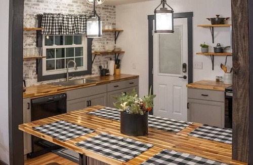 Tullahoma House | Whiskey Trails Cottage
