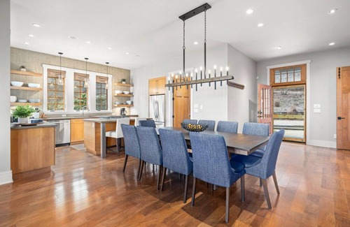 Leicester House | Whisper Mountain Lodge | Luxurious Home with Long-range Mountain Views