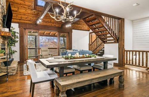 Mountain Air House | Whispering Falls Cabin by Carolina Mornings
