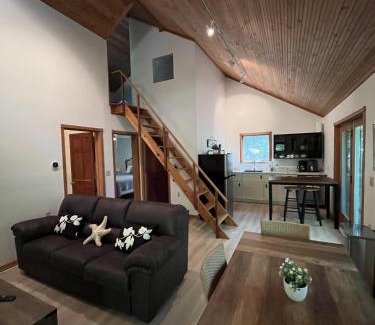 Covert House | Whispering Hills- pet friendly cabin with lake access