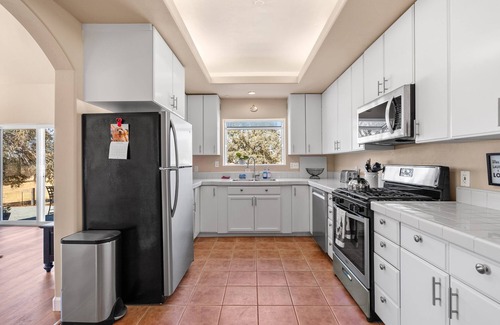 Paso Robles House | Whispering Oaks Cottage: Hot Tub Game Room Pets OK