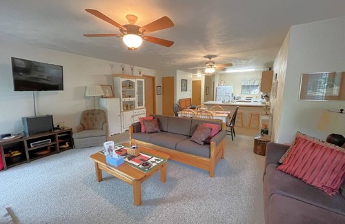 Jefferson Township House | 🍂 Whispering Pines – Autumn Mountain Retreat with Forest Views & Fireplace 🌲🔥