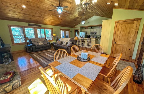 Fleetwood Cabin | Whispering Pines Available Labor Day Weekend!