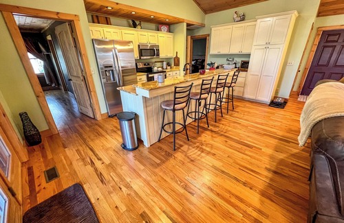 Fleetwood Cabin | Whispering Pines Available Labor Day Weekend!