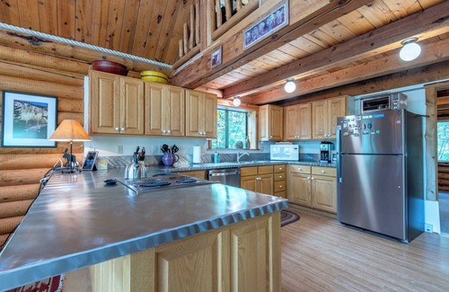 Victor Cabin | Whispering Pines Cabin | Forest Hideaway