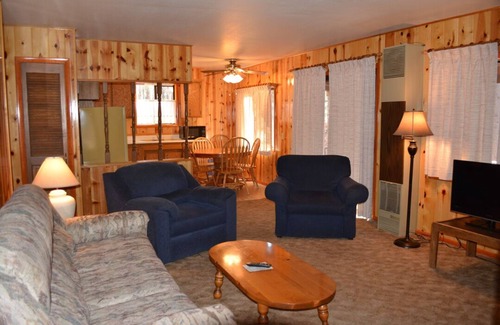 Pinetop-Lakeside Cabin | Whispering Pines - Cabin 15 (2 Bedroom)